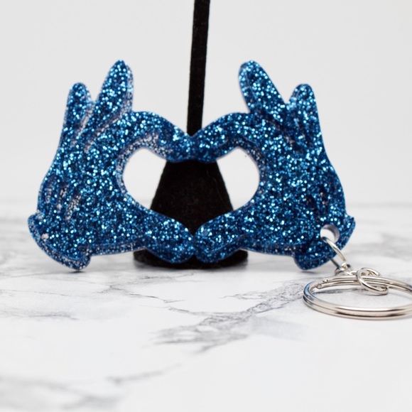 Mickey Mouse Glove Heart Keychain - Picture 7 of 7